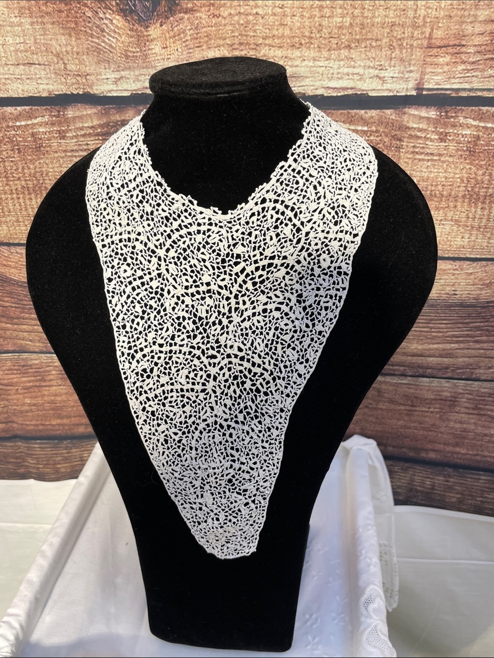 Vintage lace collar